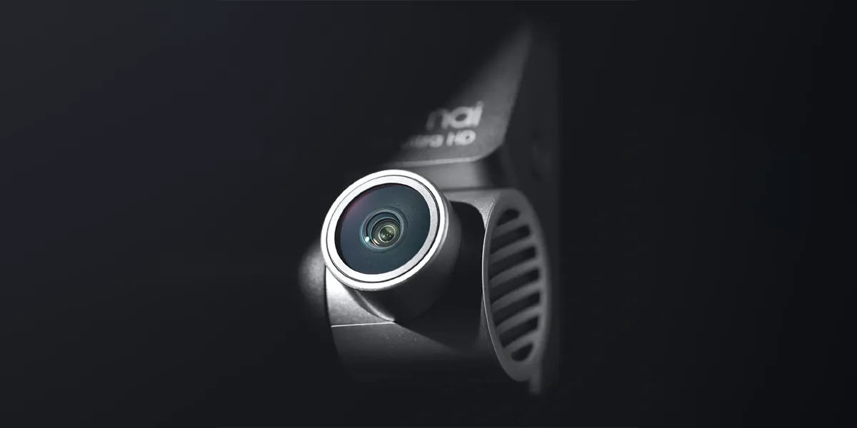 obiektyw kamery 70mai A800SE na czarnym tle